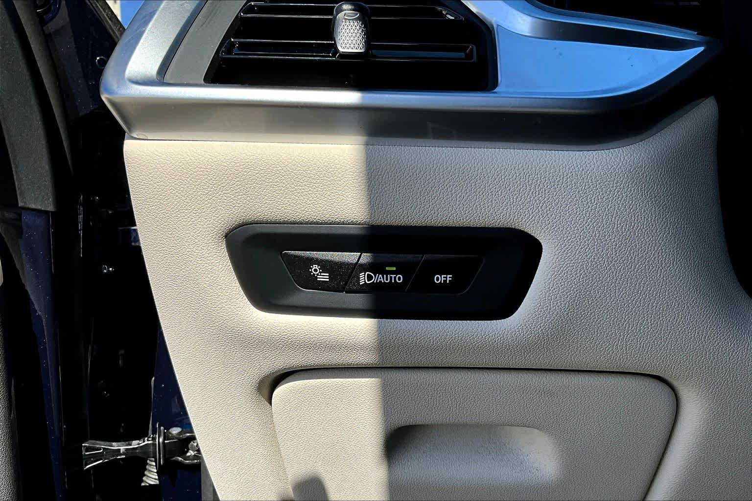 Used 2026 BMW X5 sDrive40i w/ Executive Package RWD image 33