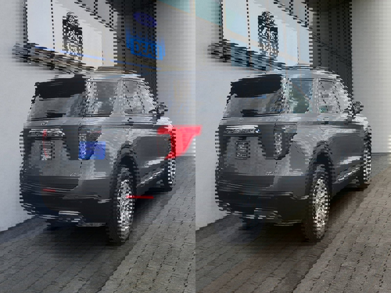 Certified 2022 Ford Explorer XLT w/ Equipment Group 202A image 3