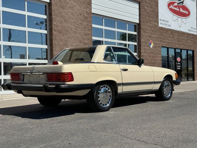 Used 1987 Mercedes-Benz 560 SL image 4