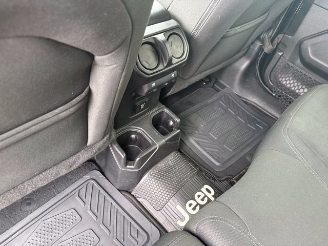 Used 2018 Jeep Wrangler Unlimited Sahara AWD/4WD image 33