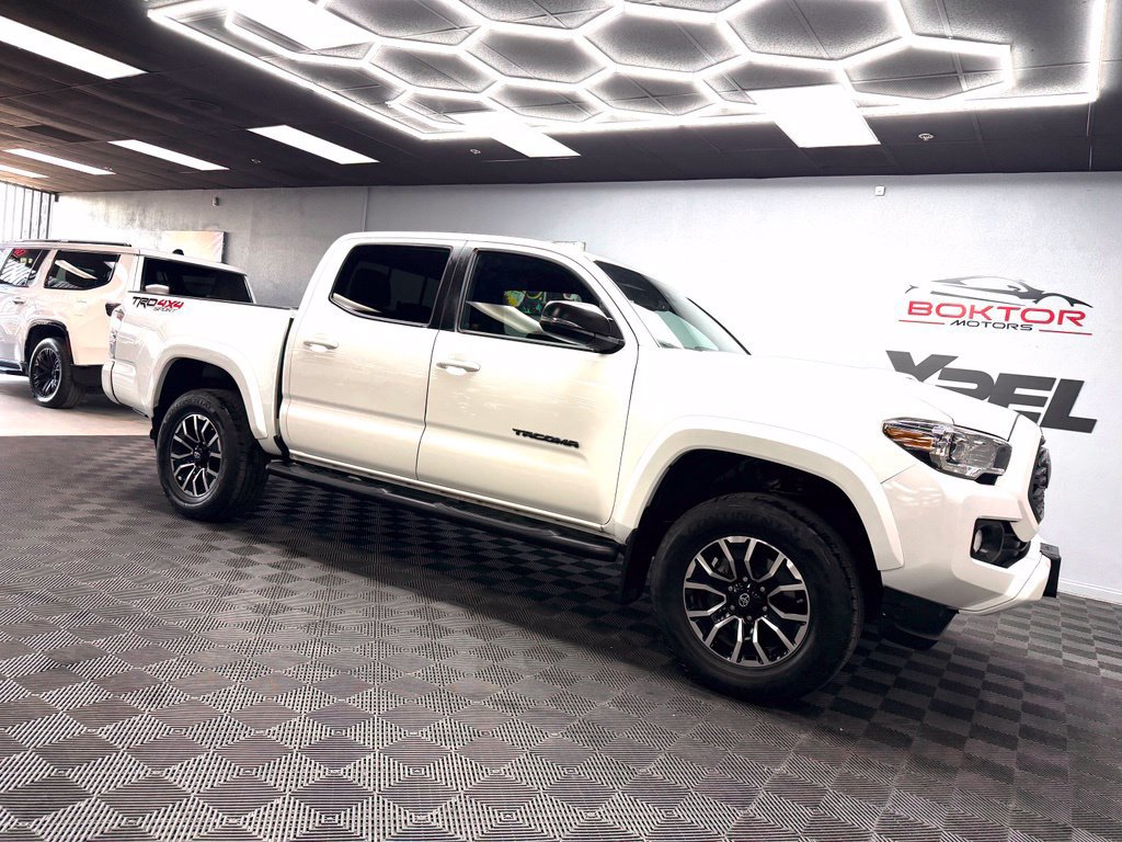 Used 2020 Toyota Tacoma TRD Sport w/ Technology Package AWD/4WD image 2