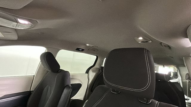 Used 2022 Chrysler Voyager LX FWD image 12