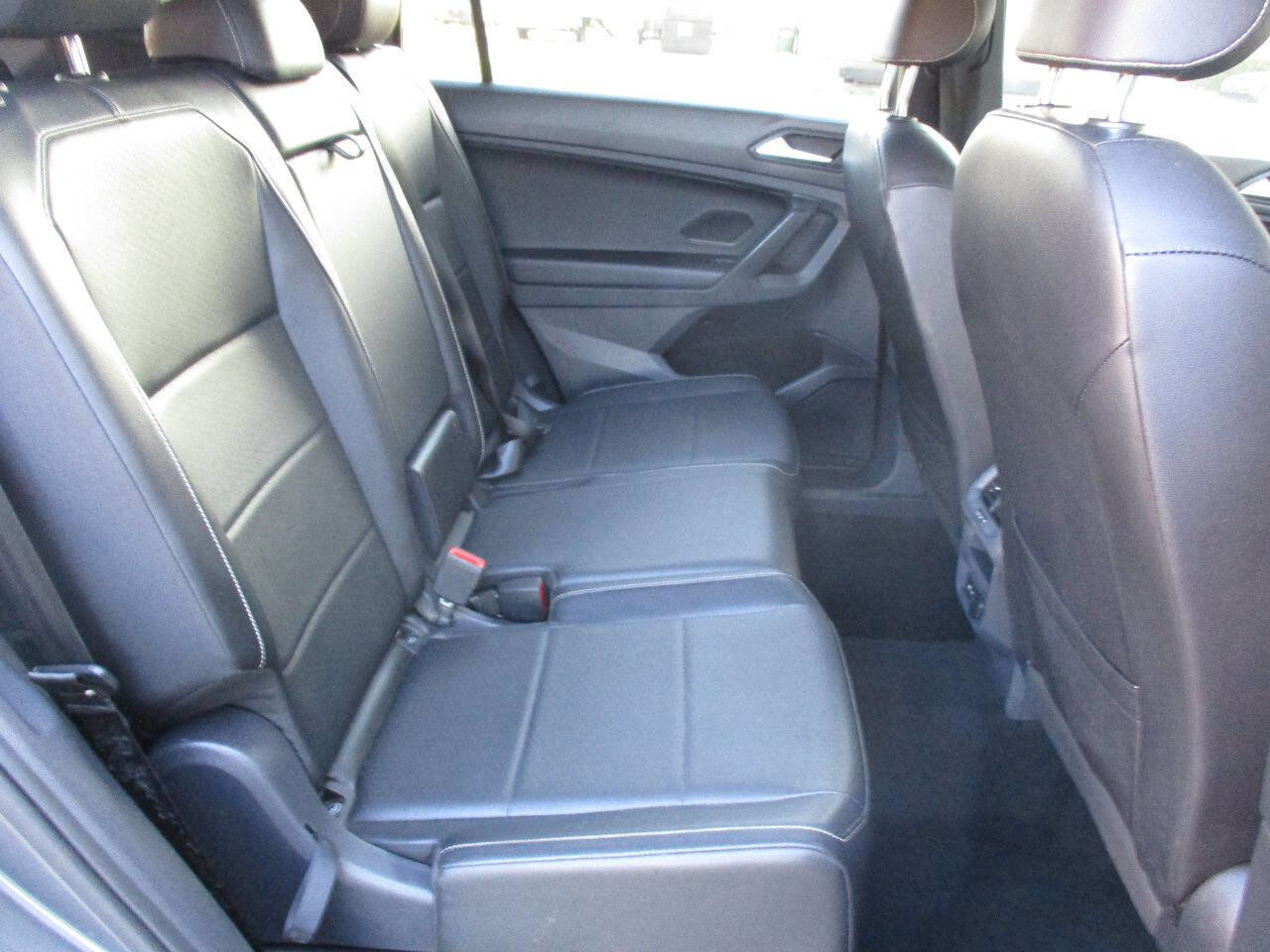 Used 2021 Volkswagen Tiguan SE R-Line image 20