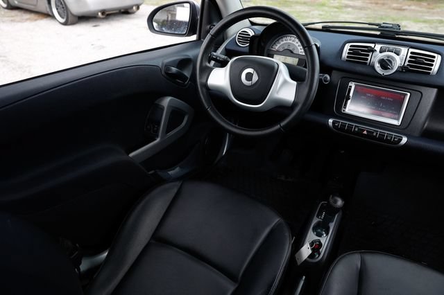Used 2015 smart fortwo passion RWD image 17
