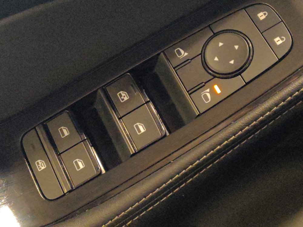 Used 2025 Nissan Rogue SV FWD image 27