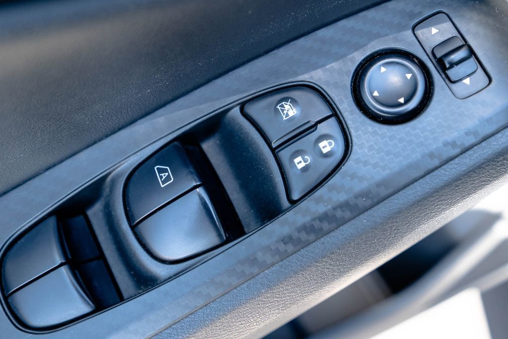 Used 2024 Nissan Altima 2.5 SV FWD image 18