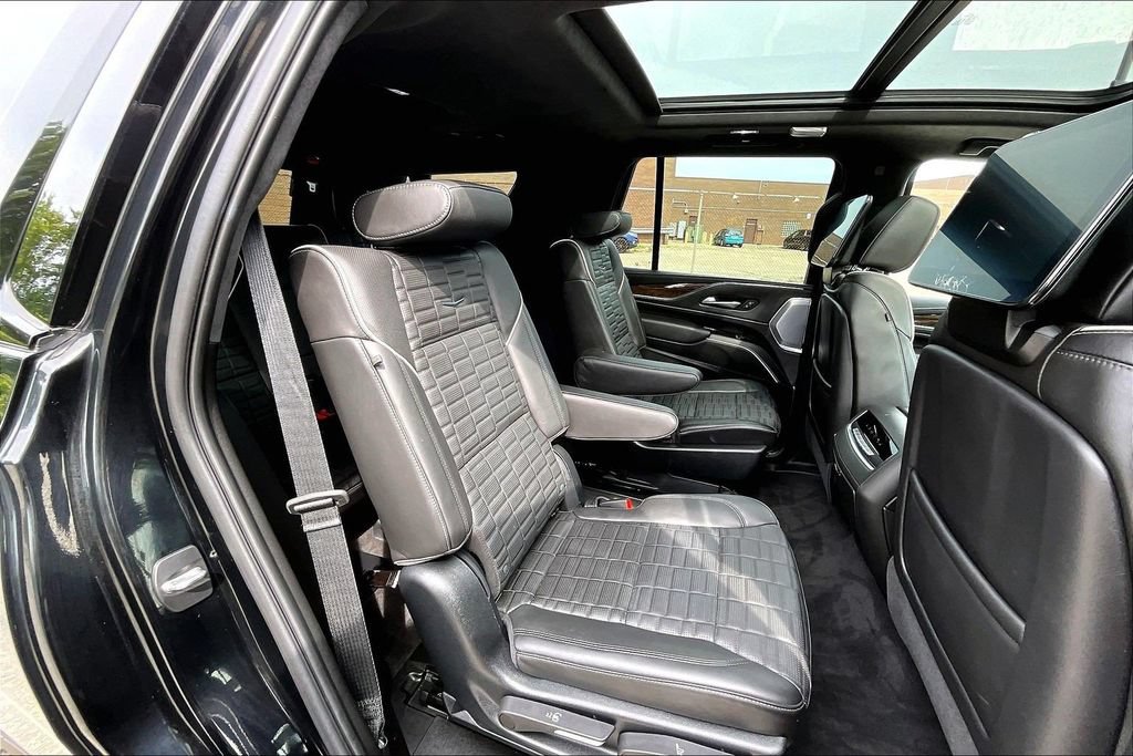 Used 2023 Cadillac Escalade Sport Platinum w/ LPO, ONYX Package AWD/4WD image 26