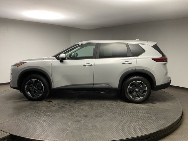 Used 2024 Nissan Rogue SV image 4