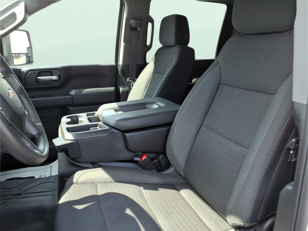 Used 2024 Chevrolet Silverado 2500 Custom w/ Custom Convenience Package image 10