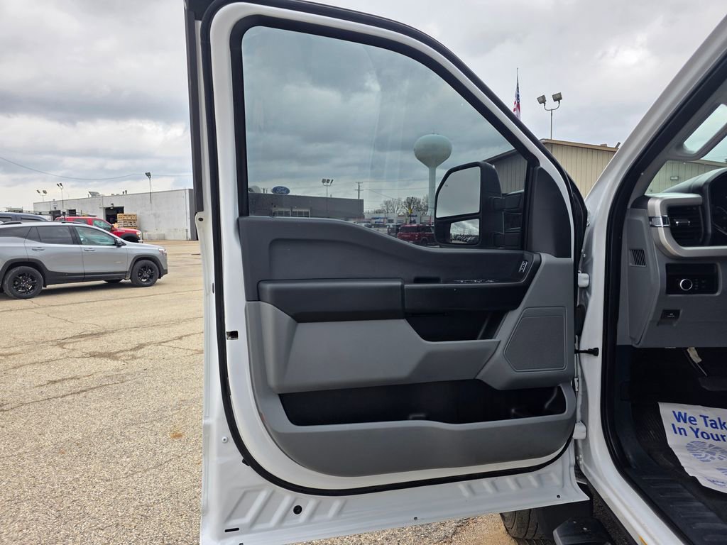 Used 2023 Ford F550 2WD Crew Cab Super Duty image 21