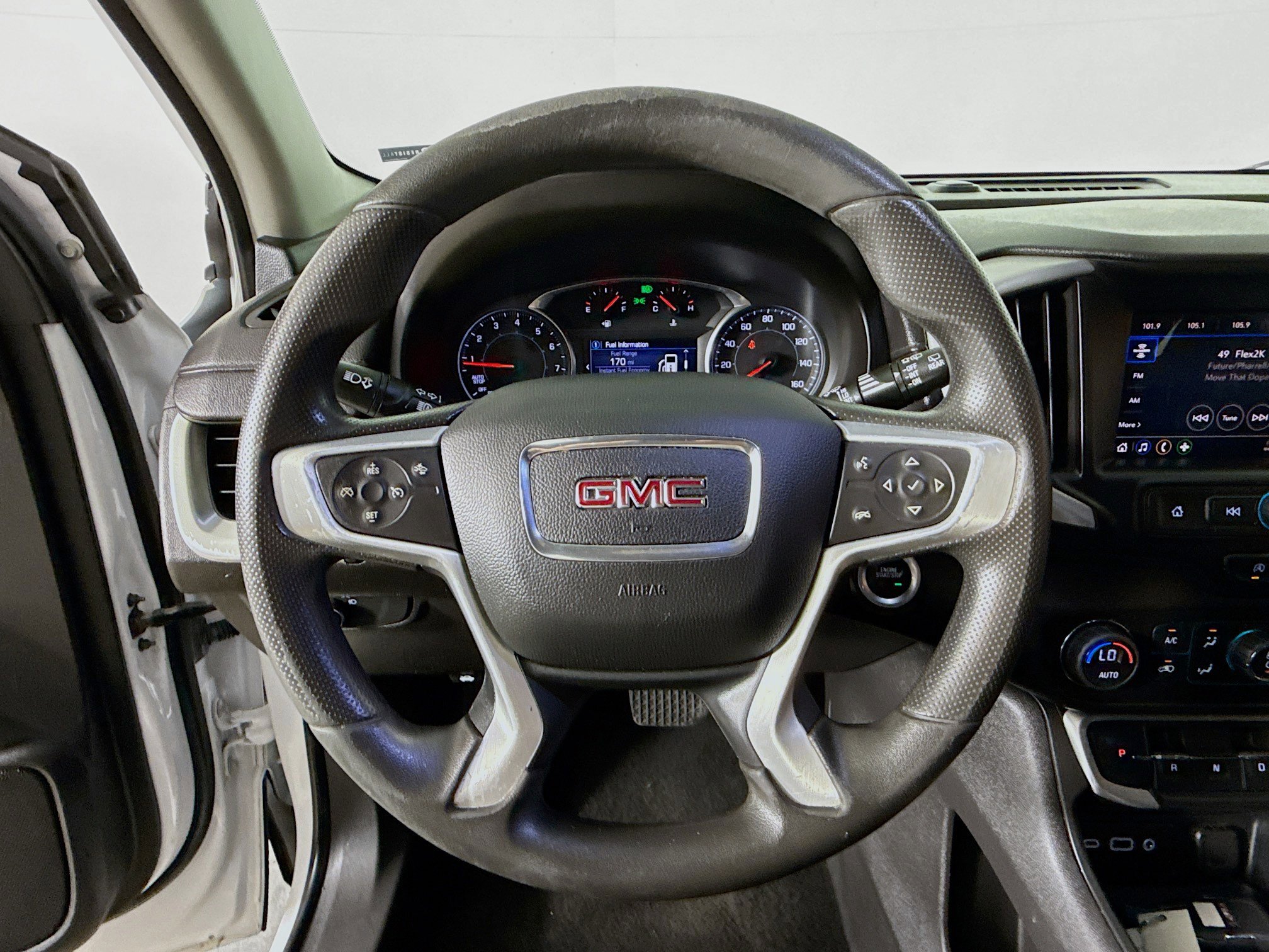 Used 2022 GMC Terrain SLE w/ Driver Convenience Package image 11