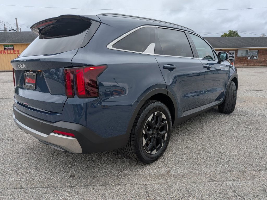 Used 2026 Kia Sorento S FWD image 6