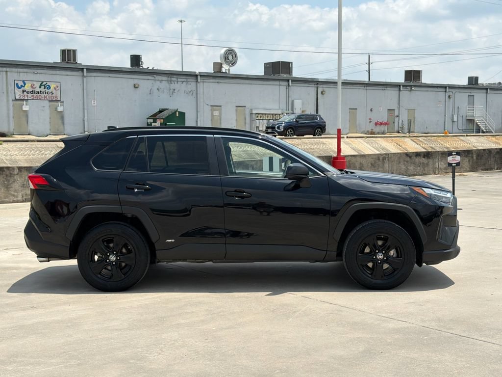 Used 2024 Toyota RAV4 LE AWD/4WD image 7