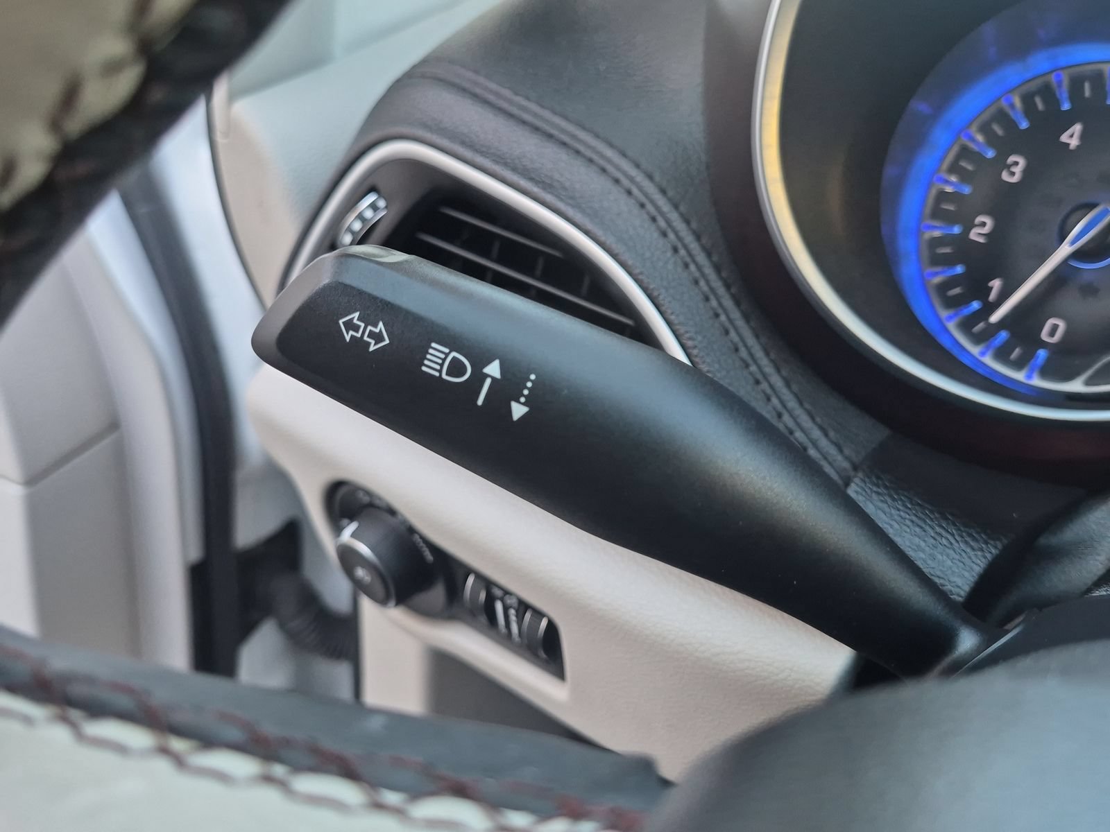 Used 2017 Chrysler Pacifica Limited FWD image 24