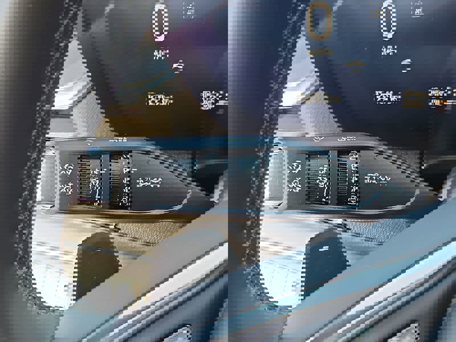 Used 2025 Buick Enclave Preferred image 26