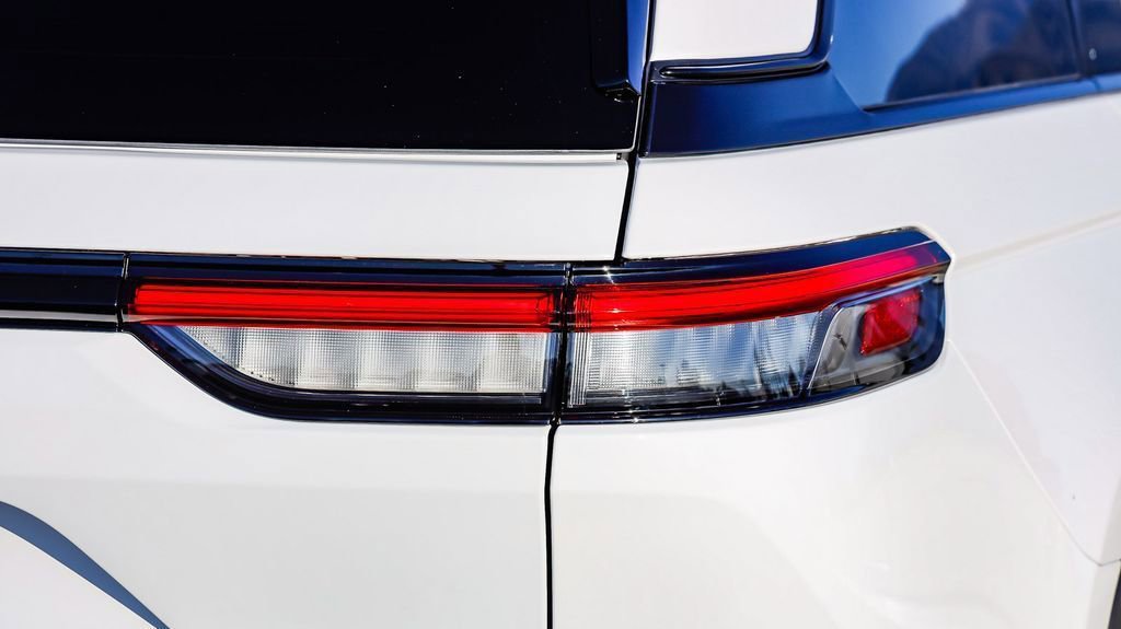 New 2025 Jeep Grand Cherokee Limited w/ Black Appearance Package image 10