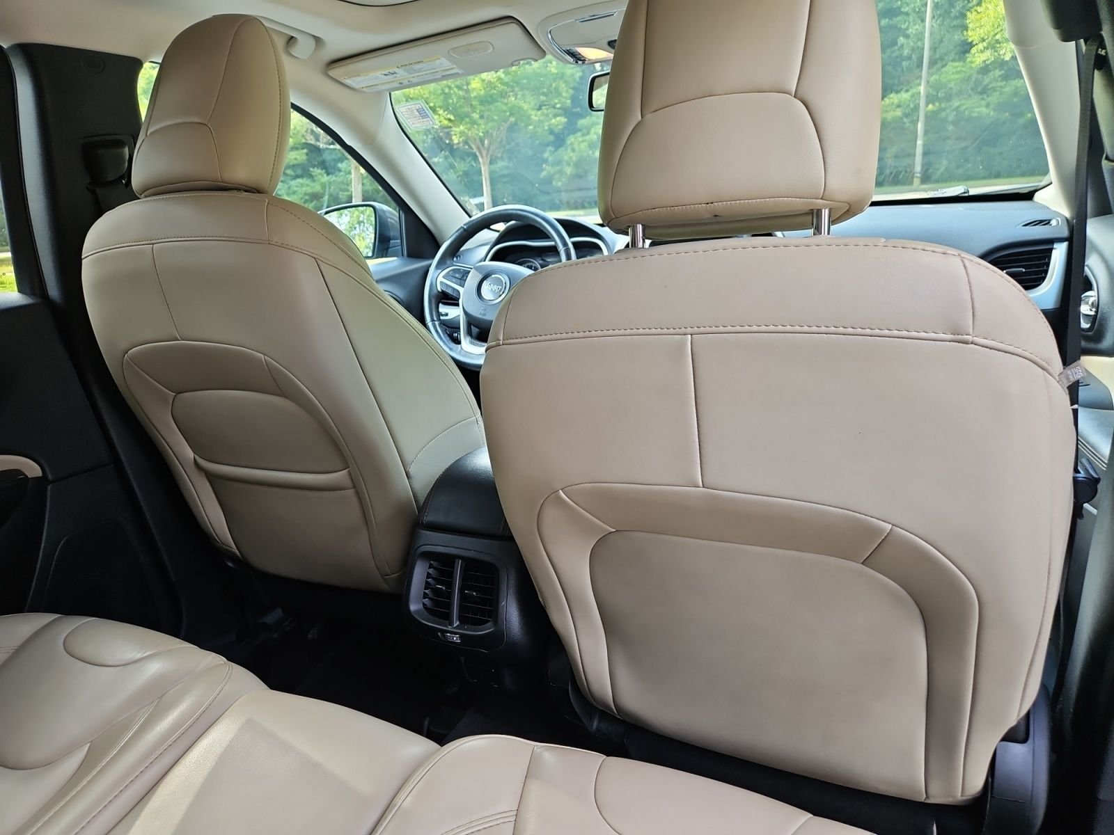 Used 2017 Jeep Cherokee Limited AWD/4WD image 18