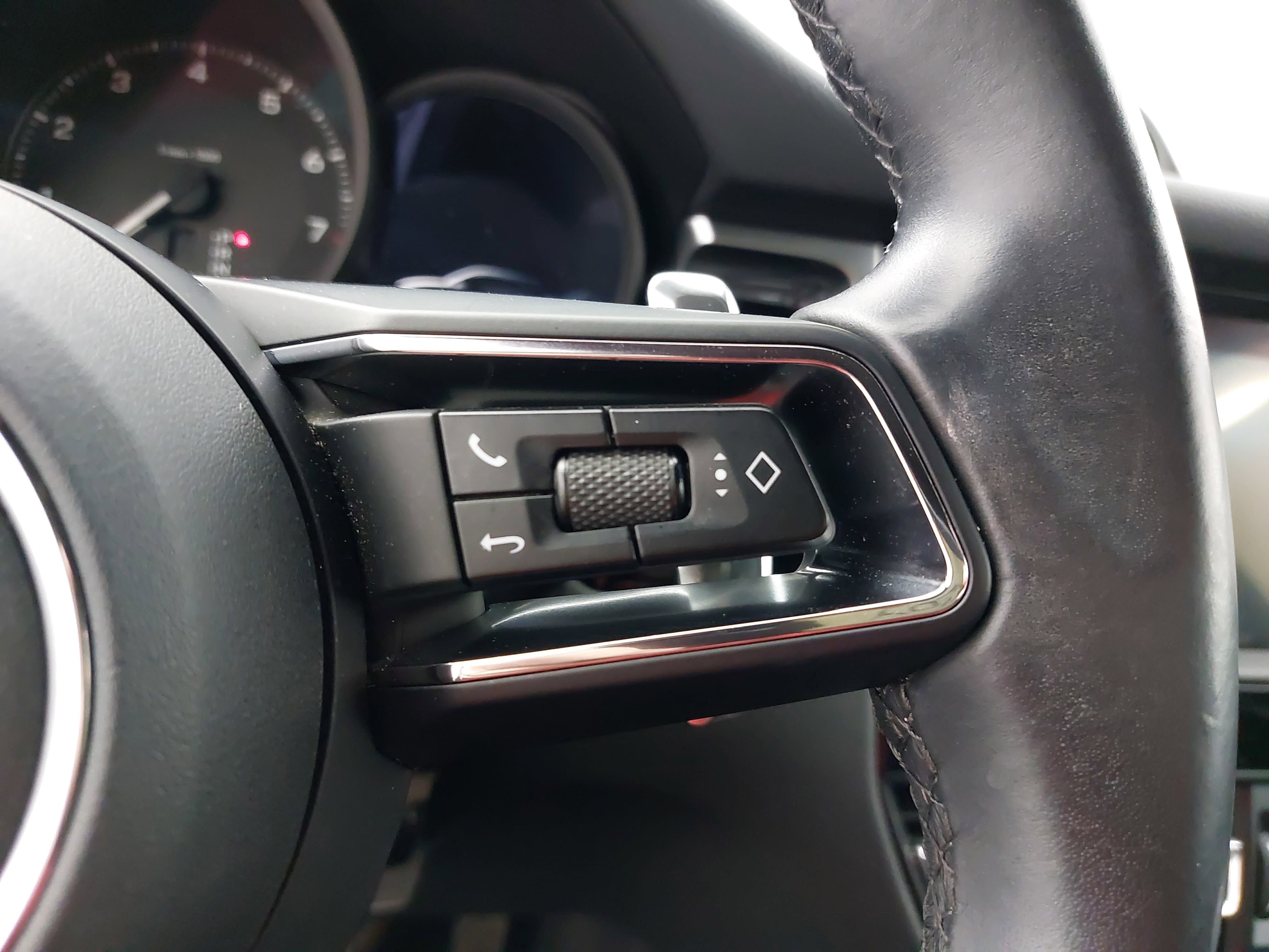 Certified 2023 Porsche Macan AWD/4WD image 20