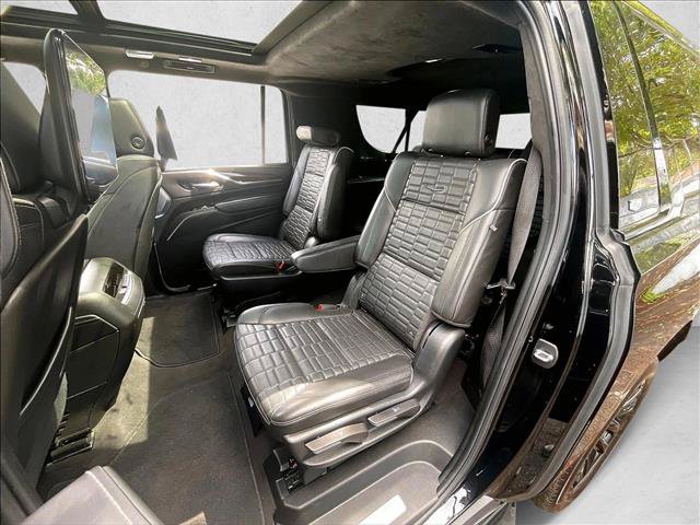 Used 2023 Cadillac Escalade ESV Sport Platinum w/ LPO, ONYX Package AWD/4WD image 28