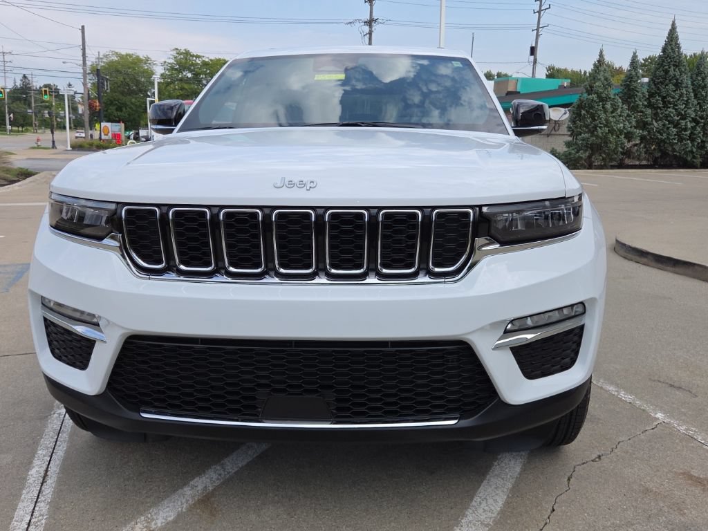 Certified 2025 Jeep Grand Cherokee Limited w/ Trailer Tow Package AWD/4WD image 6