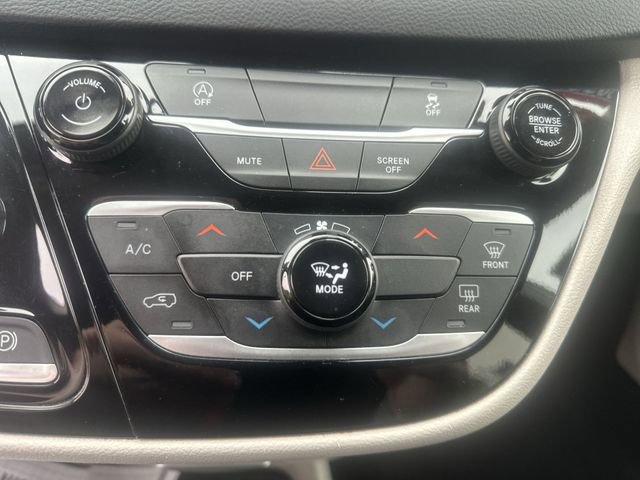 Used 2023 Chrysler Voyager LX FWD image 18
