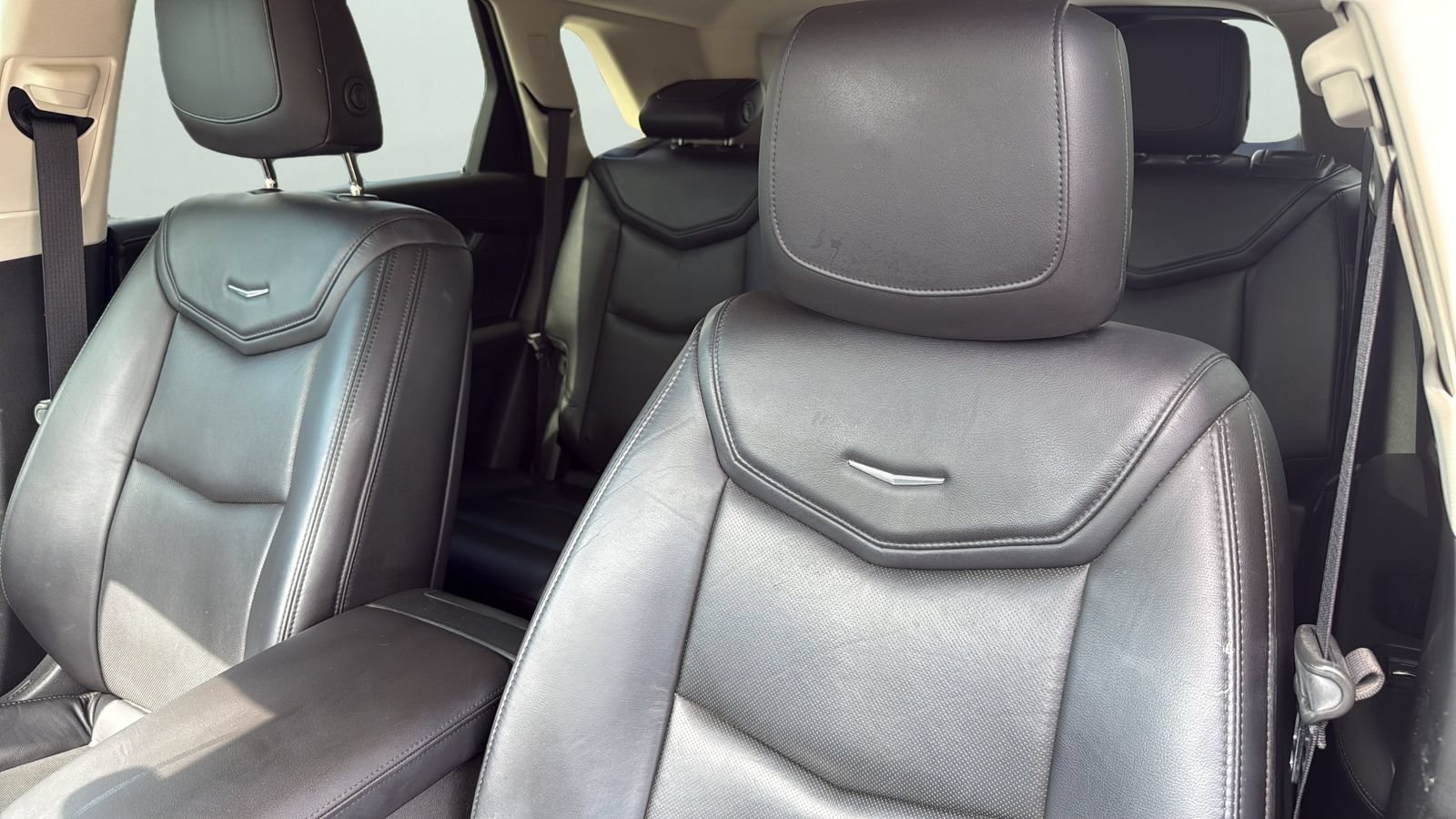Used 2017 Cadillac XT5 Luxury w/ Driver Awareness Package FWD image 9