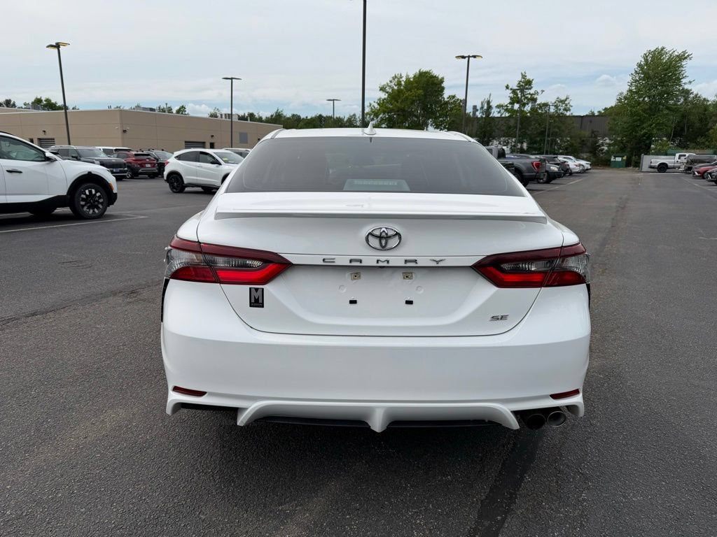 Used 2024 Toyota Camry SE FWD image 4