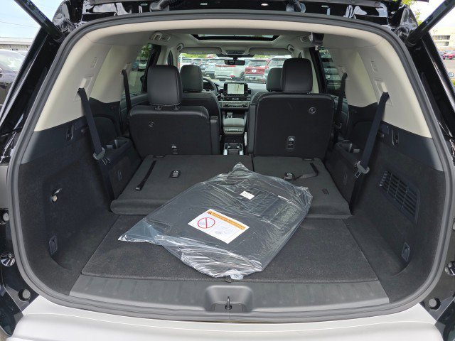 New 2025 Nissan Pathfinder SL w/ SL Premium Package image 16