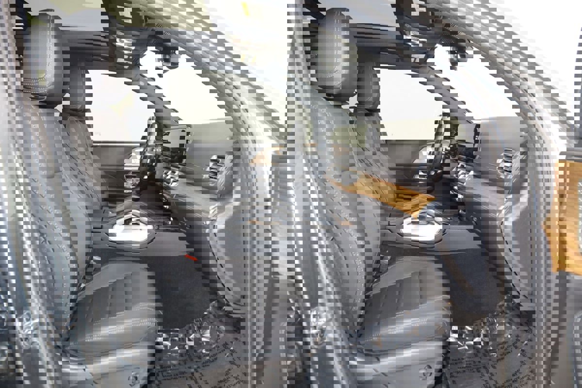 Used 2025 Mercedes-Benz GLS 450 4MATIC image 13