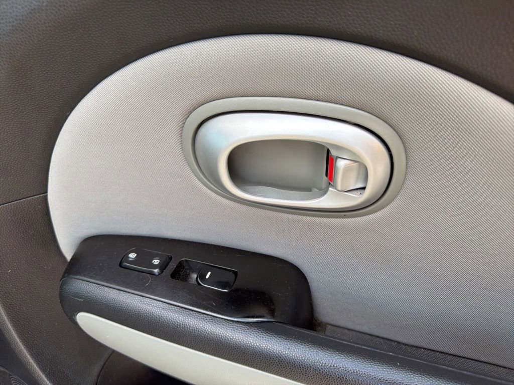 Used 2016 Kia Soul FWD image 24