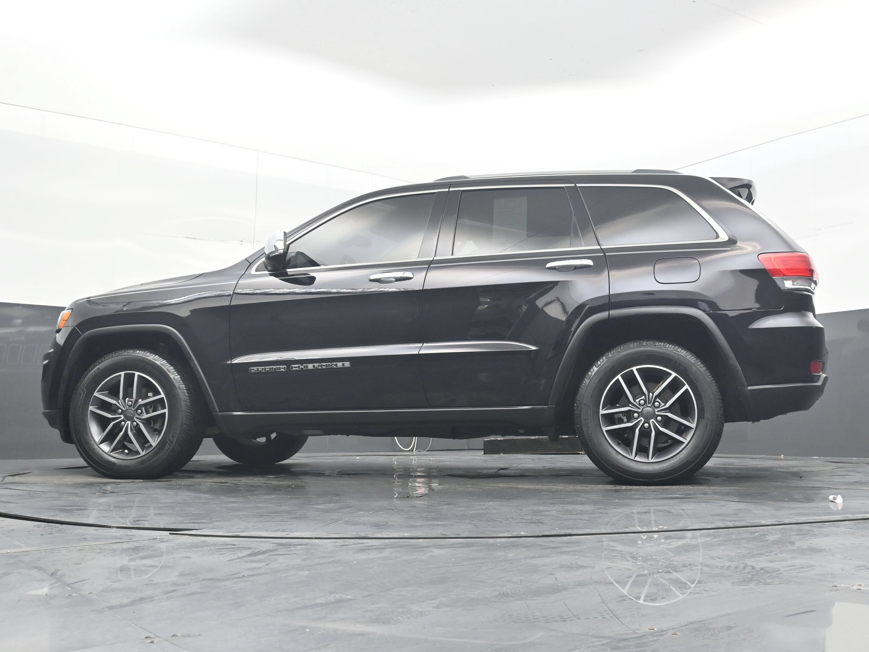 Used 2019 Jeep Grand Cherokee Limited RWD image 26