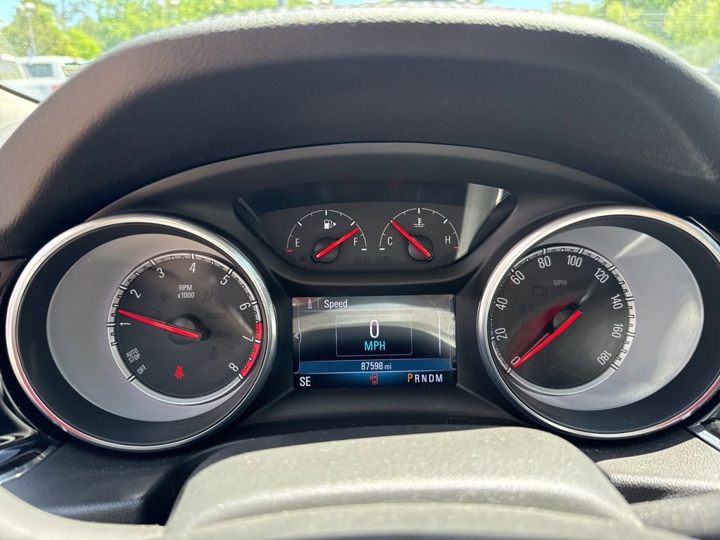 Used 2018 Buick Regal Essence w/ Sights and Sounds Package AWD/4WD image 10