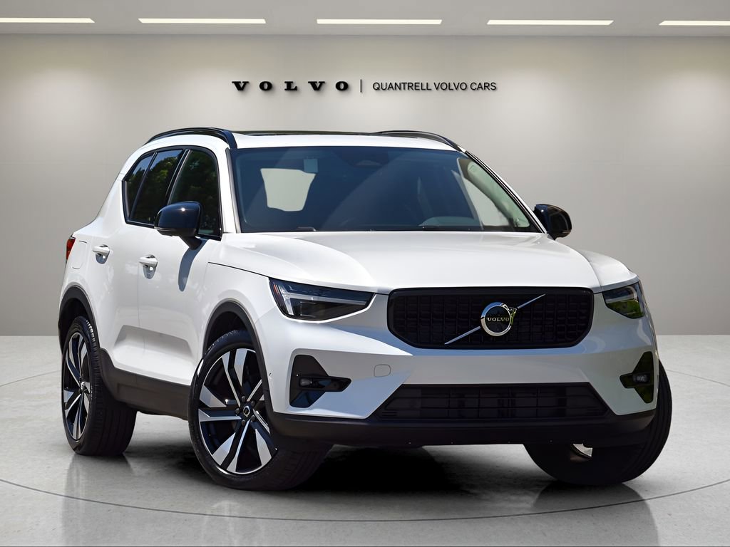 Used 2025 Volvo XC40 B5 Plus w/ Protection Package Premier image 1