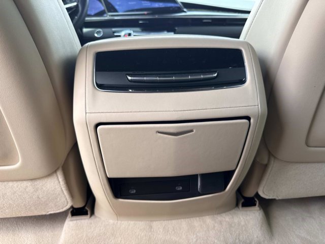 Used 2023 Cadillac Escalade Premium Luxury AWD/4WD image 18