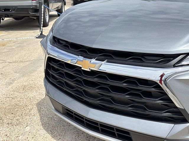 Used 2025 Chevrolet Blazer LT FWD image 3