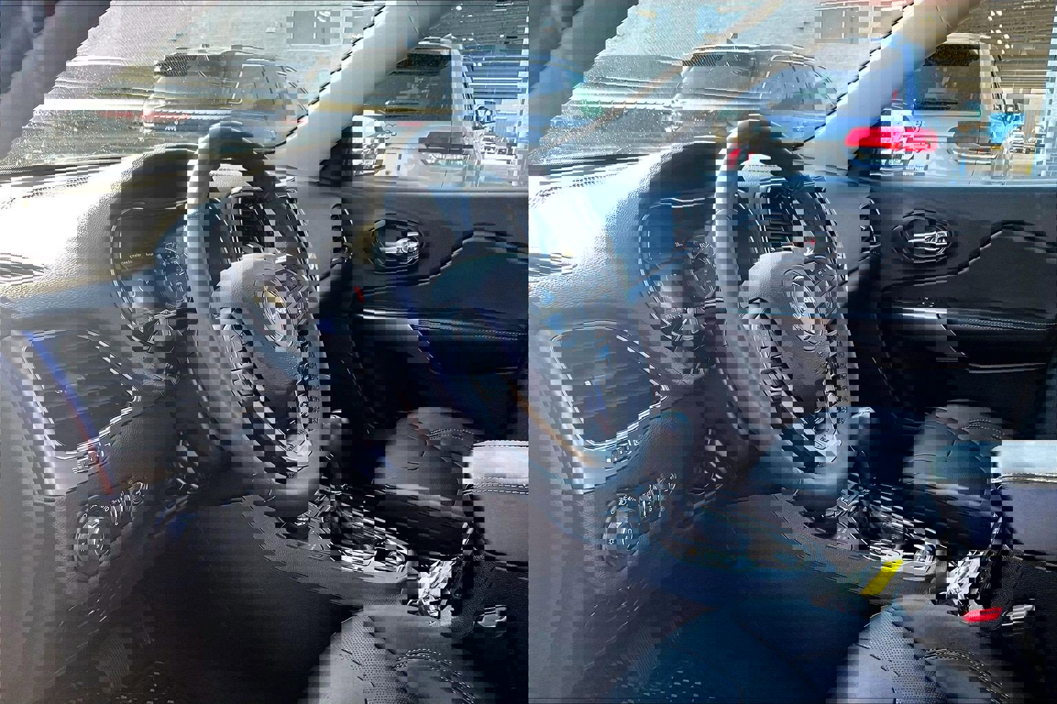 Used 2021 Jeep Cherokee Limited image 14