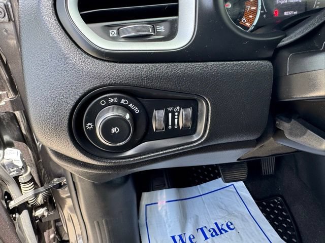 Used 2019 Jeep Renegade Latitude w/ Cold Weather Group AWD/4WD image 18
