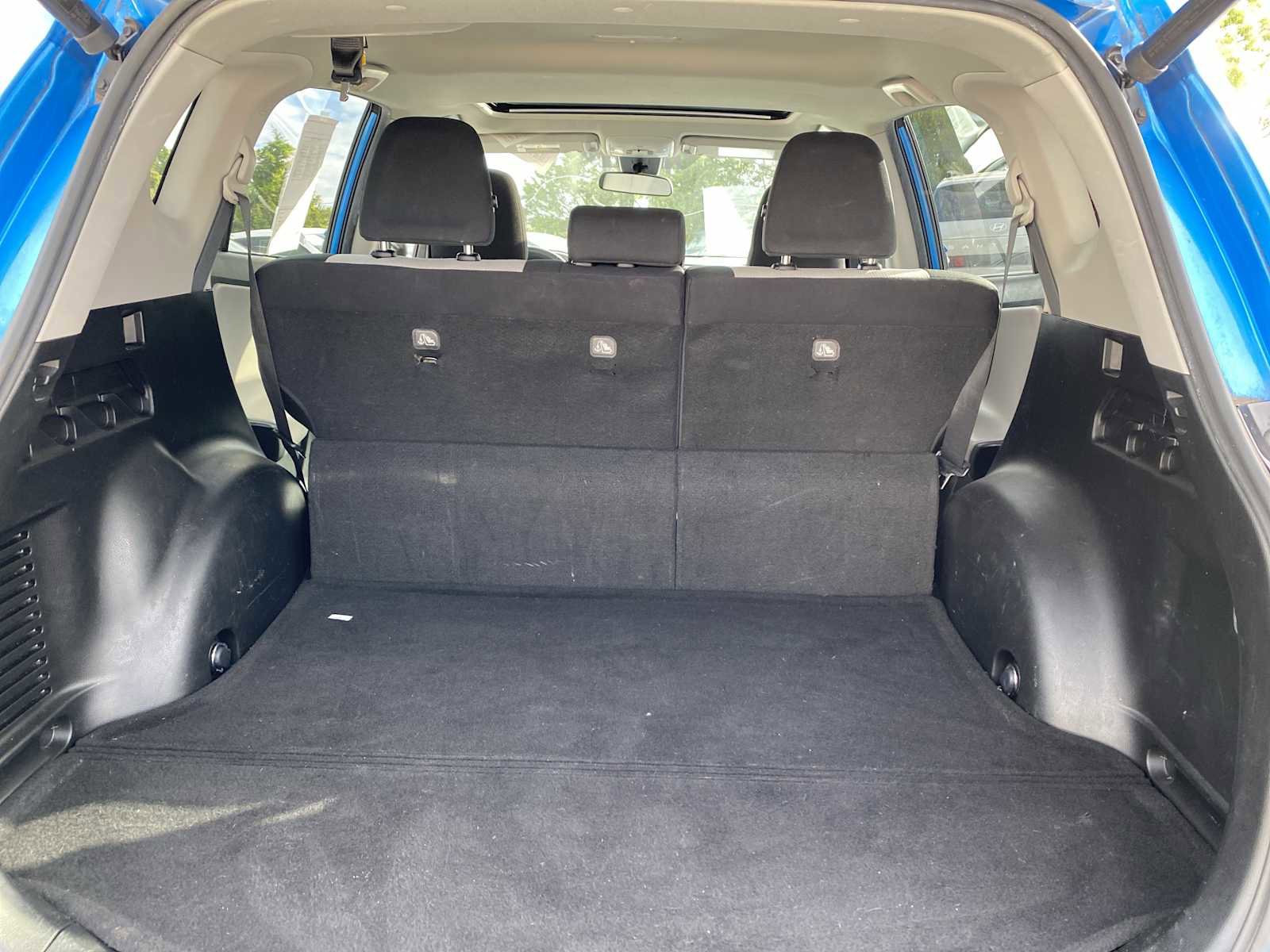 Used 2018 Toyota RAV4 XLE image 30