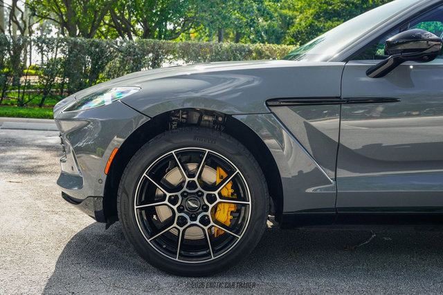 Used 2021 Aston Martin DBX AWD/4WD image 4