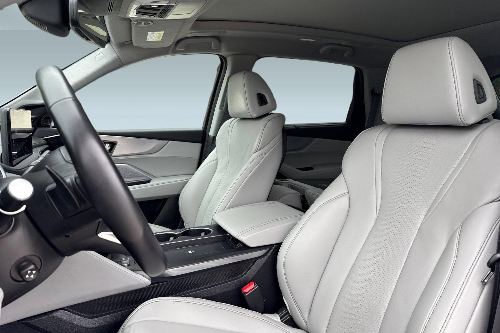 Used 2025 Acura MDX SH-AWD w/ Technology Package image 5
