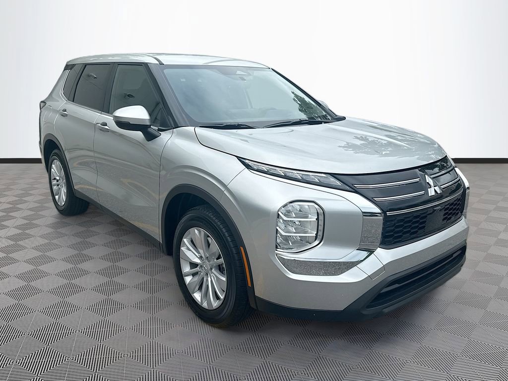 New 2026 Mitsubishi Outlander ES image 3