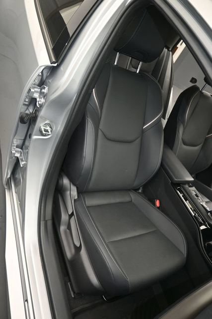 Used 2023 Toyota Prius XLE FWD image 16