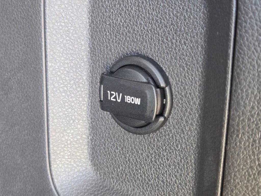 Used 2025 Kia Carnival EX FWD image 18