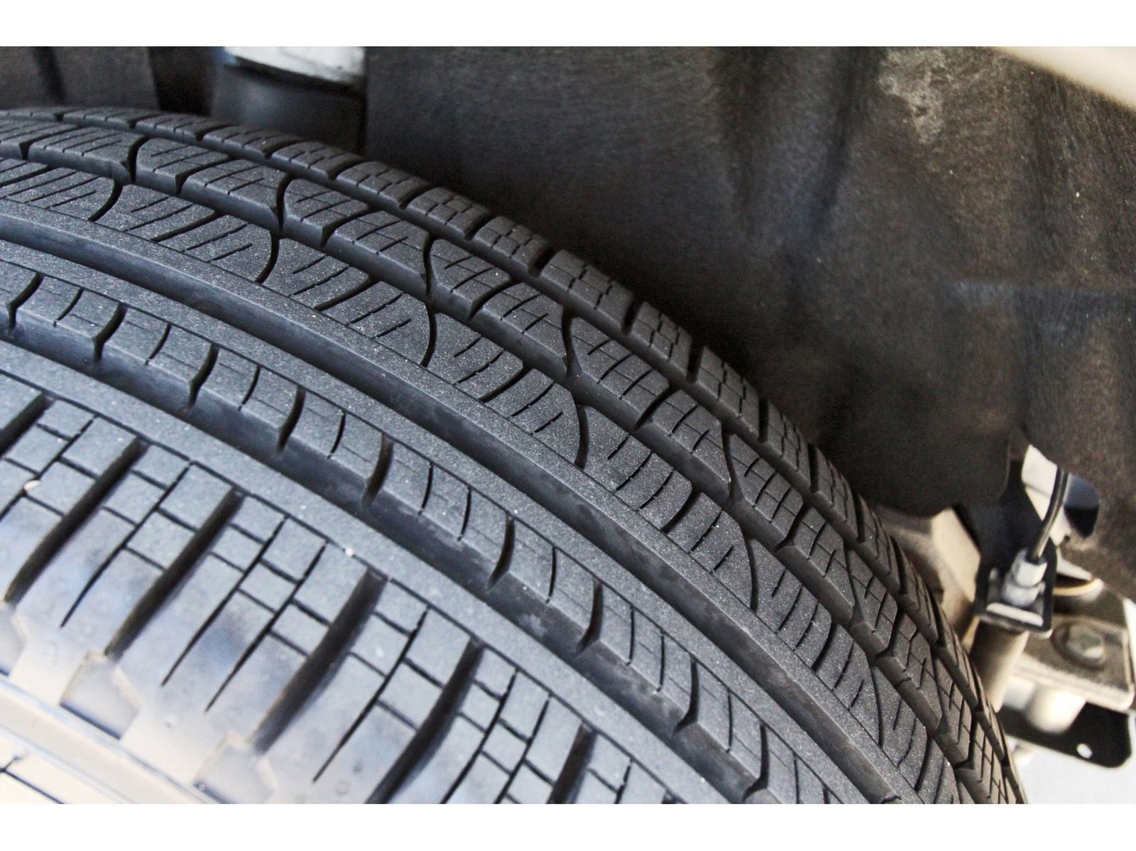 Used 2025 Jeep Grand Cherokee L Limited w/ Black Appearance Package image 32