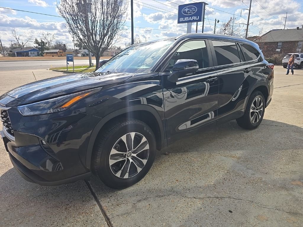 Used 2024 Toyota Highlander XLE image 5