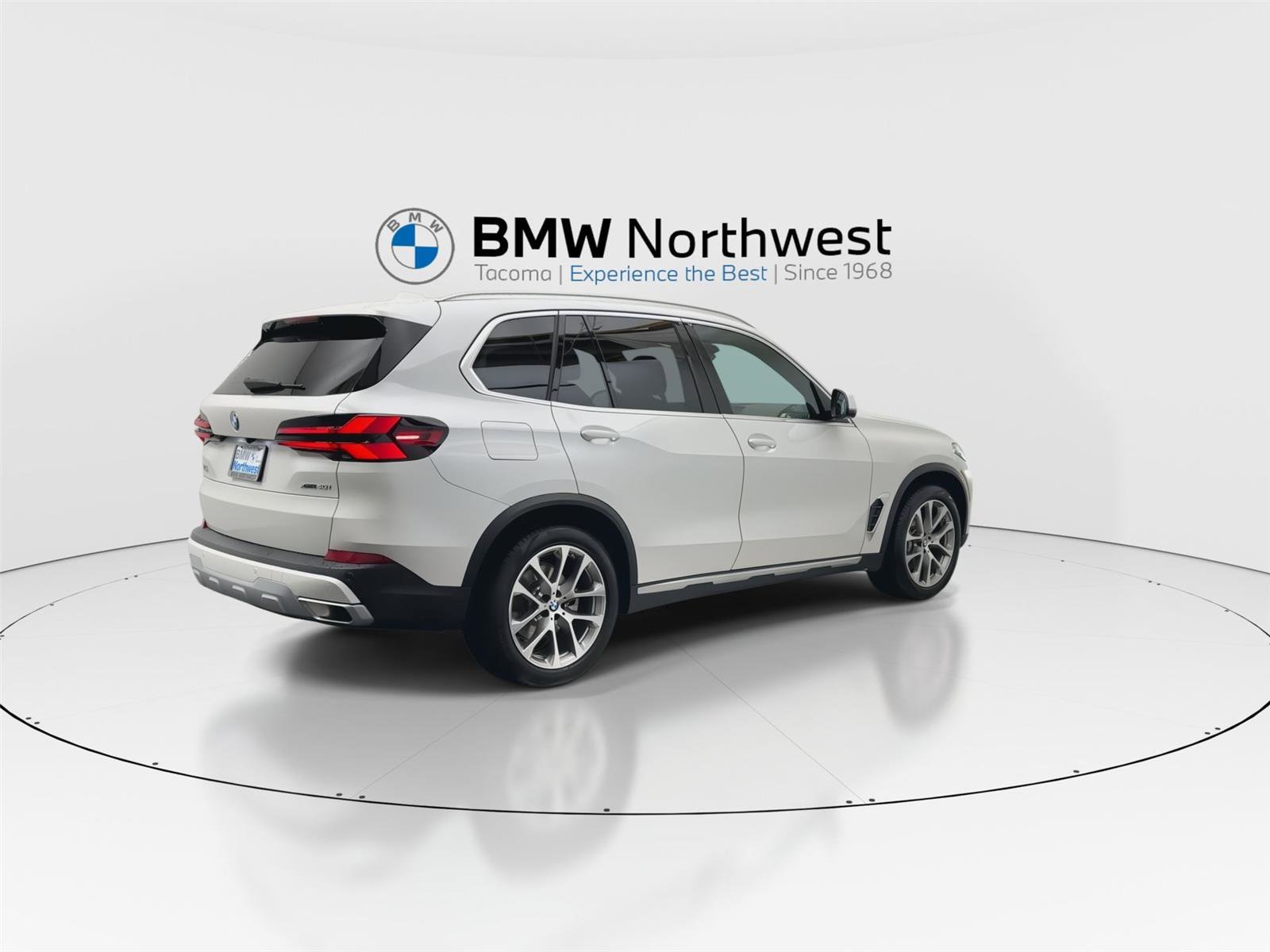 Used 2024 BMW X5 xDrive40i w/ Premium Package image 3