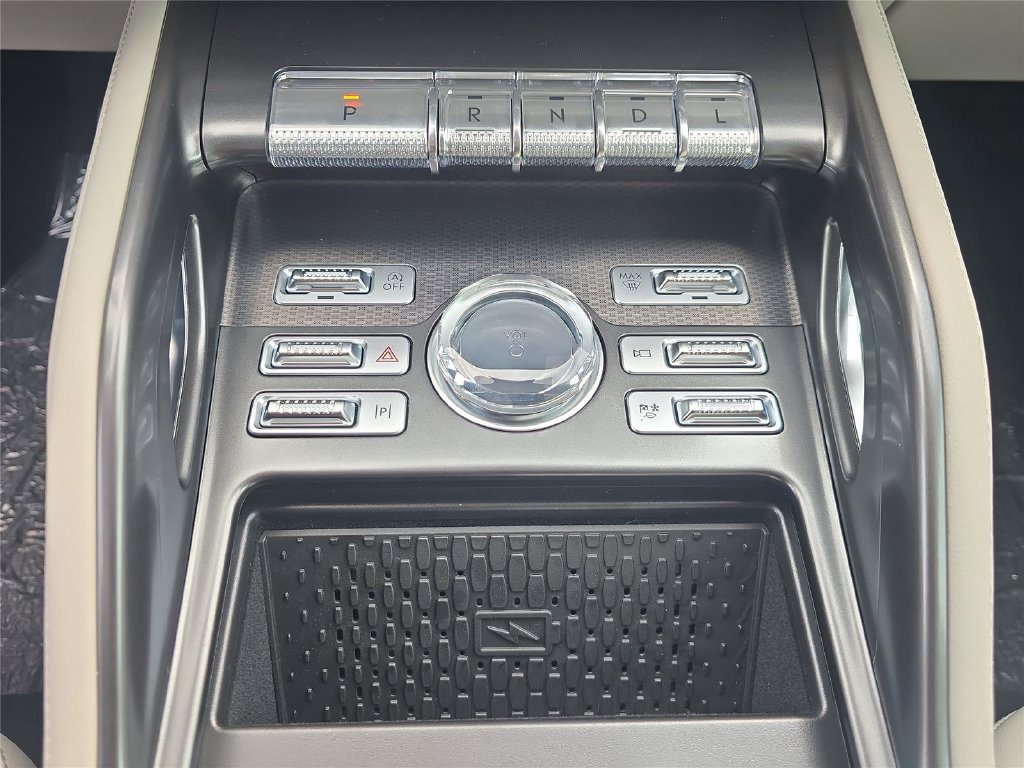 New 2026 Lincoln Nautilus Premier w/ Jet Appearance Package AWD/4WD image 17