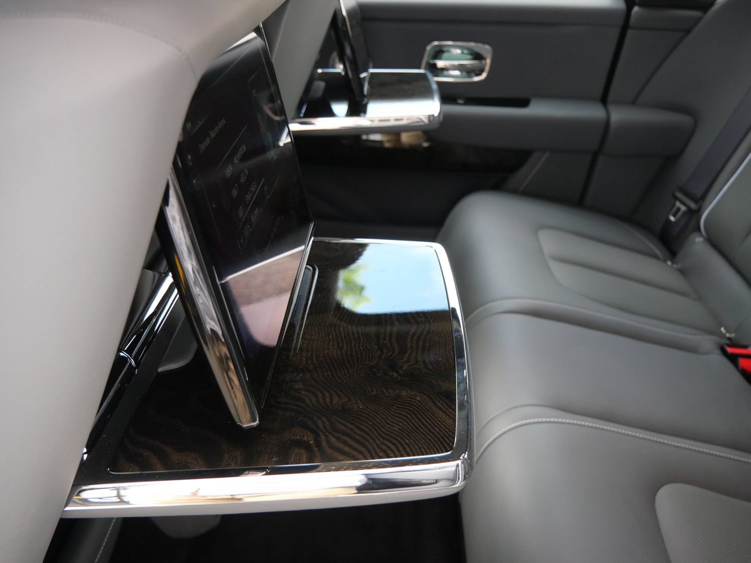 Used 2024 Rolls-Royce Cullinan w/ Cullinan Package AWD/4WD image 30
