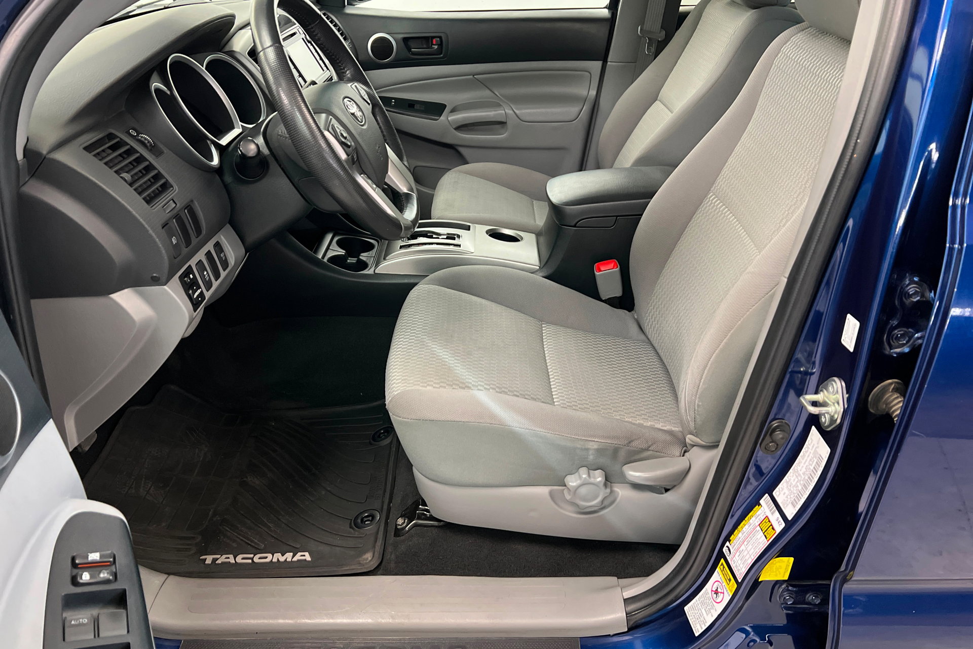 Used 2015 Toyota Tacoma Double Cab 4x4 SR5 V6 Long Bed image 18