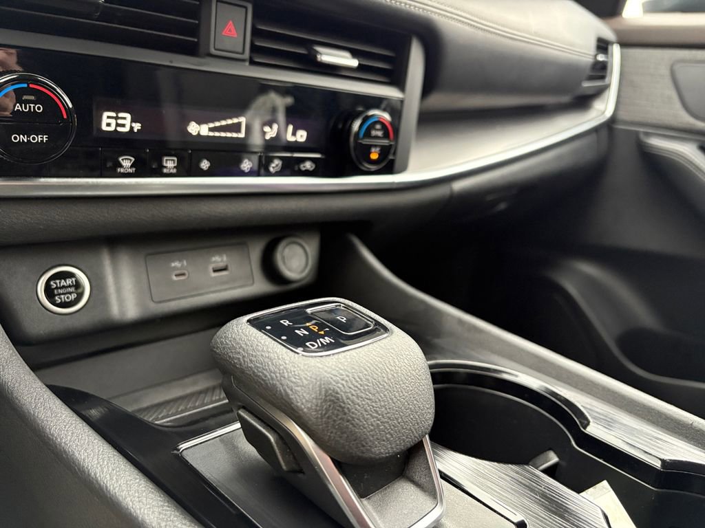 Used 2023 Nissan Rogue SV image 25